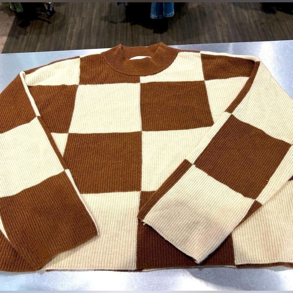 DESIGN HISTORY Cashmere boxy shaped mock neck cream & brown check sweater size M